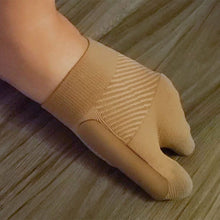 
                        
                          Load image into Gallery viewer, OS1st HV3 Bunion Bracing Sleeve
                        
                       - 3