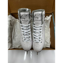
                        
                          Load image into Gallery viewer, USED Bladerunner Aurora Womens Figure Skates 35938
                        
                       - 2