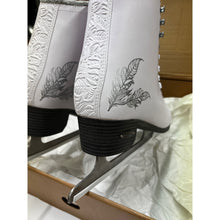 
                        
                          Load image into Gallery viewer, USED Bladerunner Aurora Womens Figure Skates 35938
                        
                       - 4