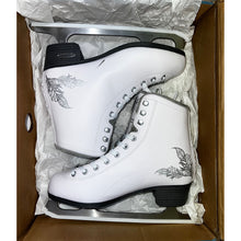 
                        
                          Load image into Gallery viewer, USED Bladerunner Aurora Womens Figure Skates 35938
                        
                       - 6