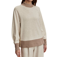 
                        
                          Load image into Gallery viewer, Varley Loxley Raglan Boyfriend Womens Sweatshirt - Ivry Mrl/Tp Mrl/L
                        
                       - 1