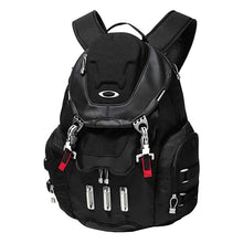 
                        
                          Load image into Gallery viewer, Oakley Bathroom Sink U Backpack
                        
                       - 3