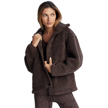 
                        
                          Load image into Gallery viewer, Varley Clemson Sherpa Womens Jacket
                        
                       - 1