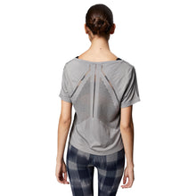 
                        
                          Load image into Gallery viewer, Varley Levinson Womens T-Shirt
                        
                       - 2