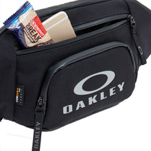 
                        
                          Load image into Gallery viewer, Oakley Snow Bumbag Fanny Pack
                        
                       - 2