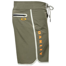 
                        
                          Load image into Gallery viewer, Oakley Solid 18in Mens Boardshorts
                        
                       - 2