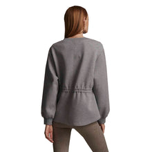 
                        
                          Load image into Gallery viewer, Varley Bella Womens Sweatshirt
                        
                       - 5