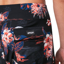 
                        
                          Load image into Gallery viewer, Oakley Tropical Bloom 18 Mens Boardshorts
                        
                       - 4