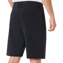 
                        
                          Load image into Gallery viewer, Oakley Base Line Hybrid 21 Mens Shorts
                        
                       - 2