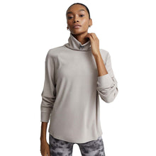 
                        
                          Load image into Gallery viewer, Varley Adkisson Womens Pullover
                        
                       - 5