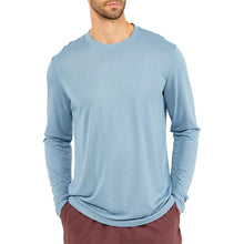 
                        
                          Load image into Gallery viewer, Free Fly Bamboo Lightweight Mens Long Sleeve Shirt - BLUE FOG 400/XL
                        
                       - 1