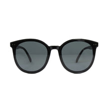 
                        
                          Load image into Gallery viewer, Stayson Oversized Sunglasses
                        
                       - 5