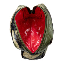 
                        
                          Load image into Gallery viewer, Oliver Thomas KST Medium Cosmetic Bag
                        
                       - 16
